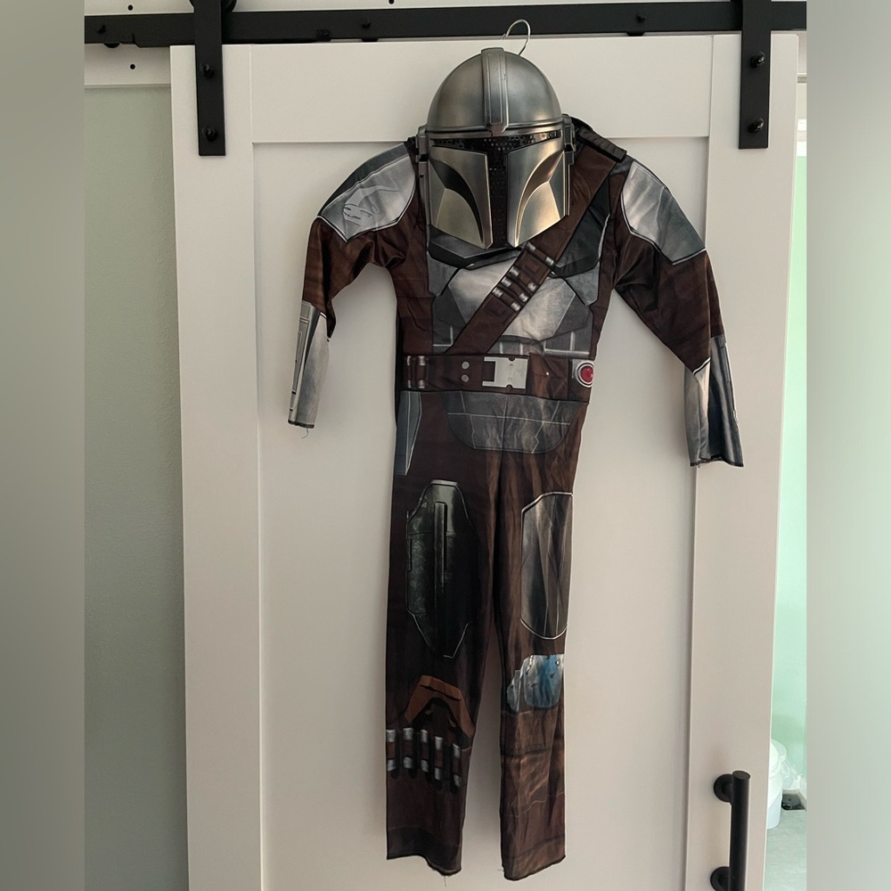 Mandalorian Costume size Medium 8/10